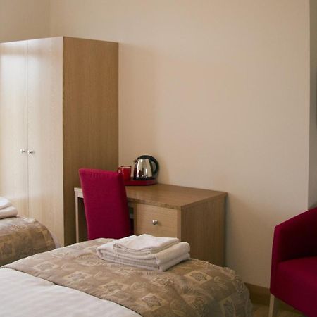 Somerfield Lodge Swansea Room photo