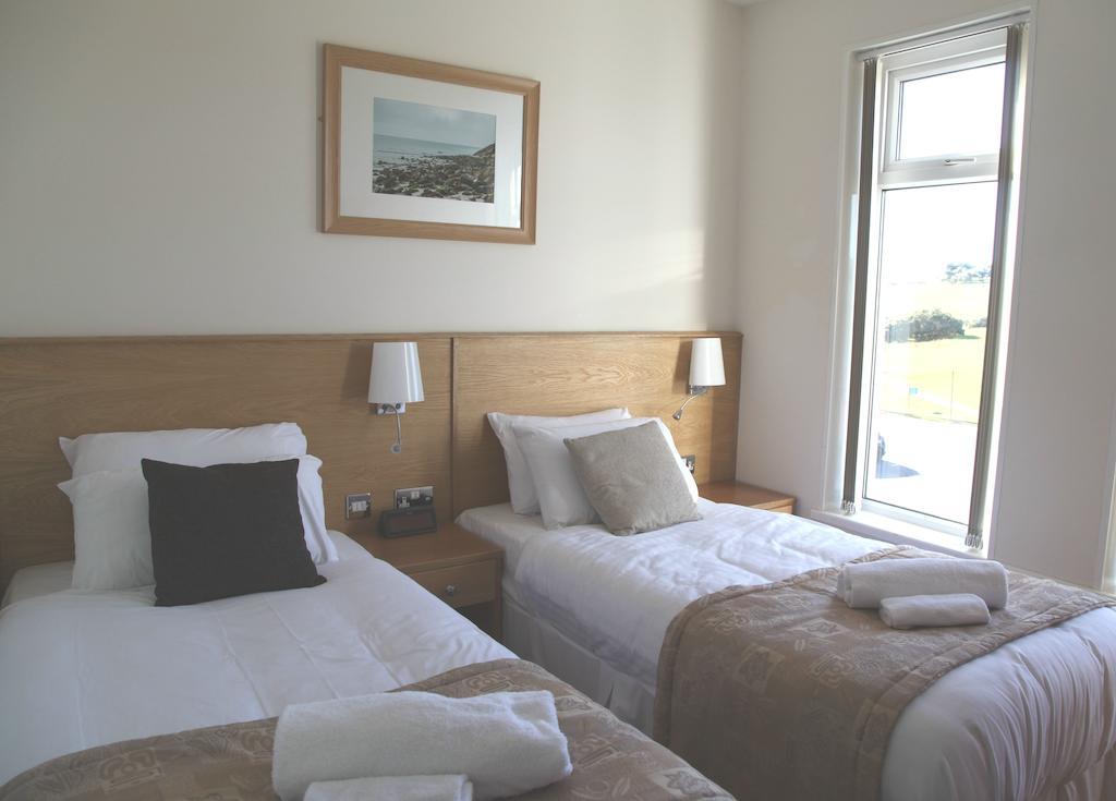 Somerfield Lodge Swansea Room photo