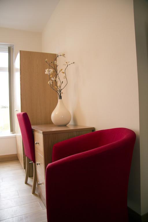 Somerfield Lodge Swansea Room photo