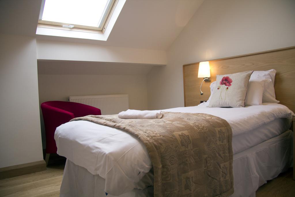 Somerfield Lodge Swansea Room photo